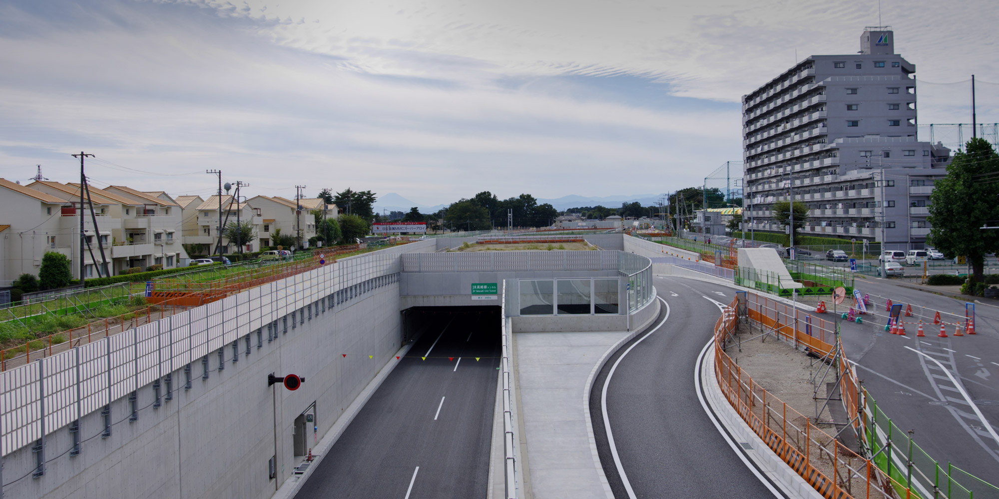 高速道路・トンネルなどのアンダーパス工事。